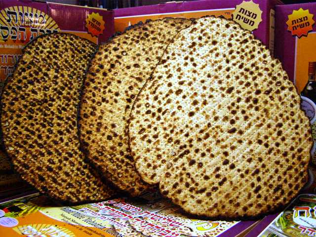 שלהבת לייט - מצה שמורה - עבודת יד -מצות ברכת הפסח - עבודת יד- שלישיה