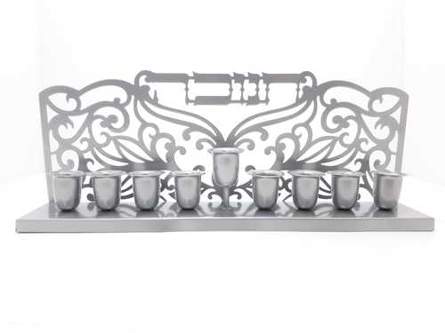 חנוכיית ברזל מעוצבת - דגם וינטאג - סיטונאות
