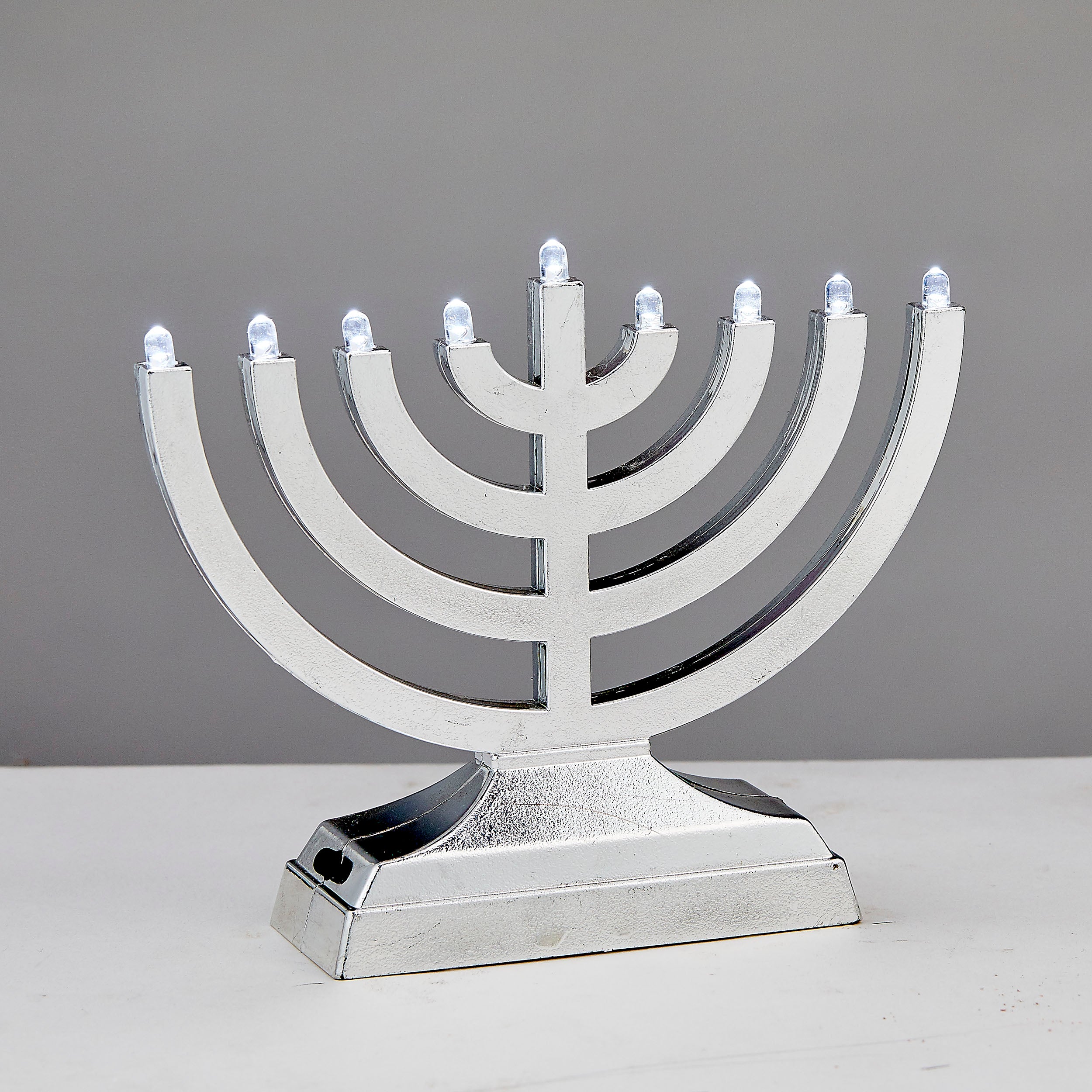 חנוכיית לד קטנה לבנה
